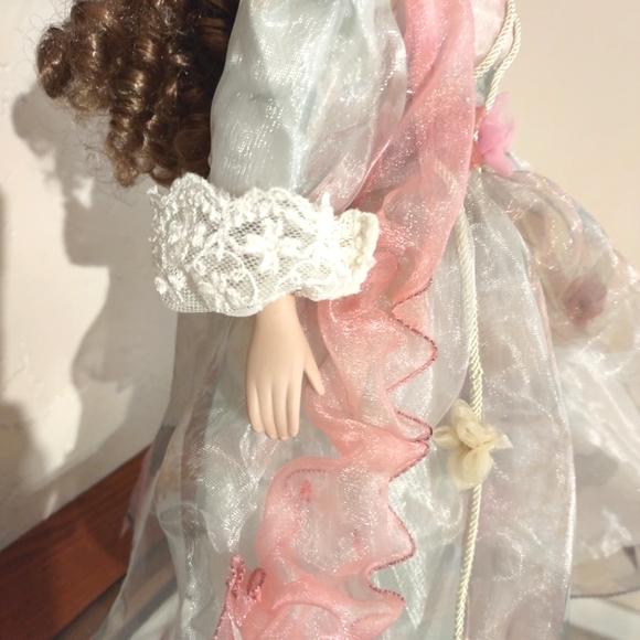 Porcelain Doll Cathay collection curly blonde hair on flowering dress - Picture 6 of 12